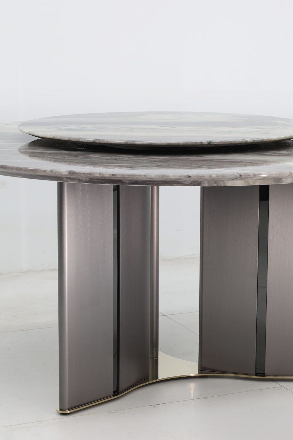 DT945 Table
