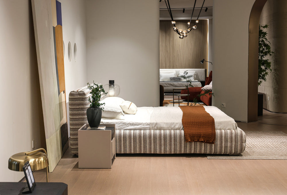 GC2566 Upholstered Bed