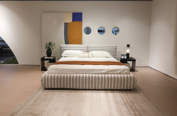GC2566 Upholstered Bed