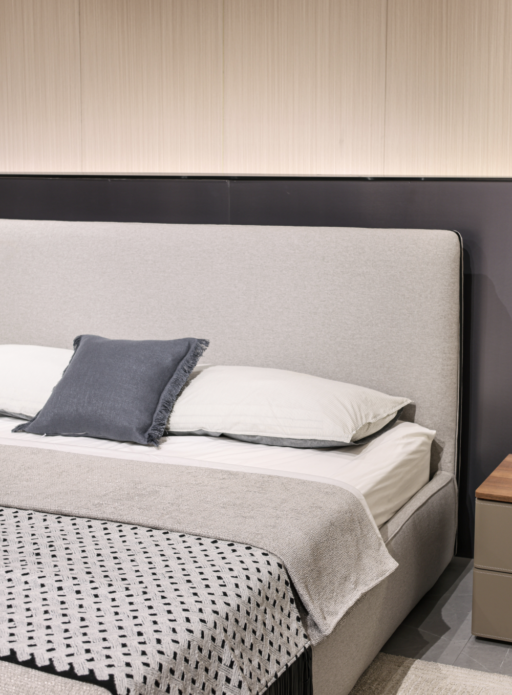 GC2408 Upholstered Bed